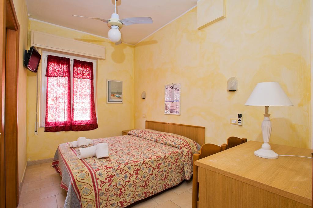 Hotel Lido Pietra Ligure Værelse billede
