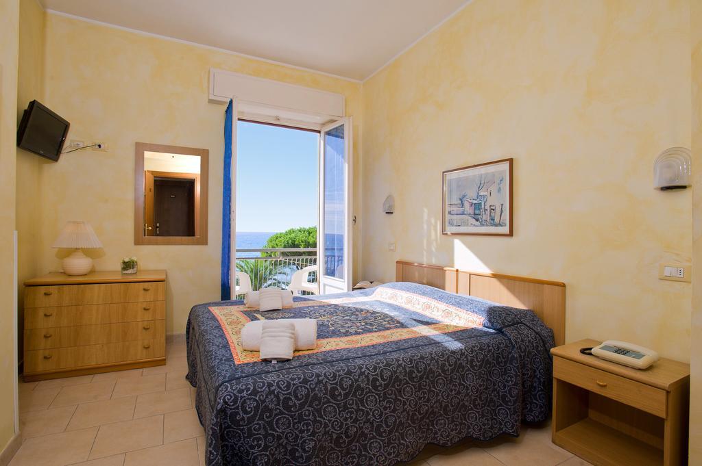 Hotel Lido Pietra Ligure Værelse billede