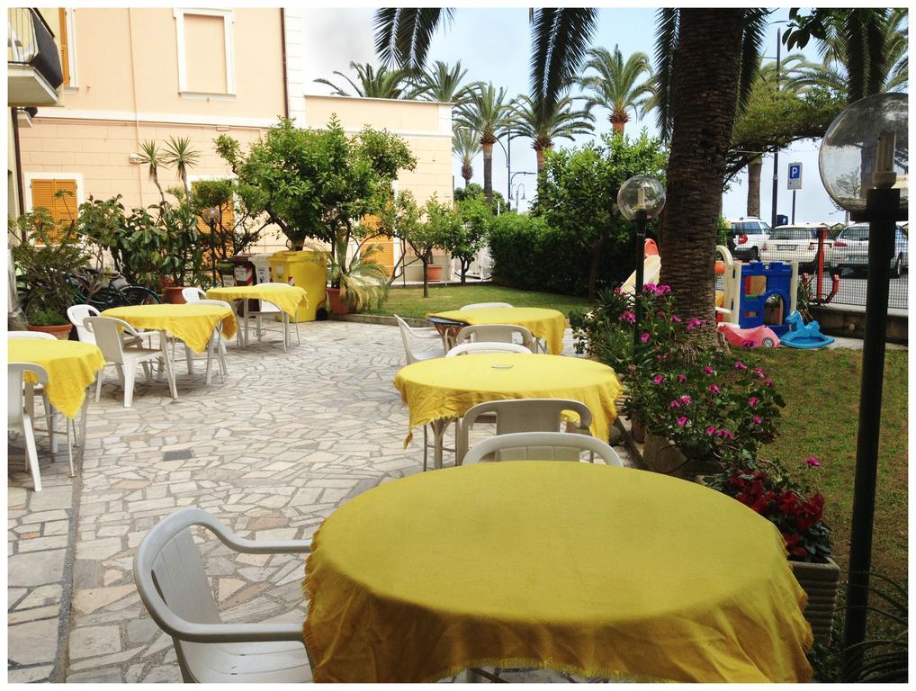 Hotel Lido Pietra Ligure Eksteriør billede